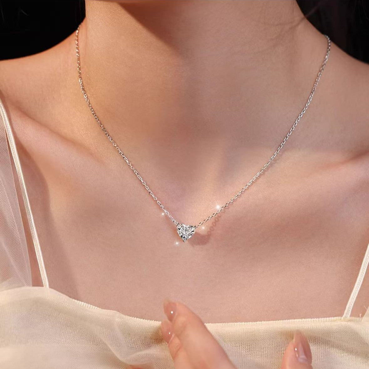 Women's Simple Refined Grace Love Necklace